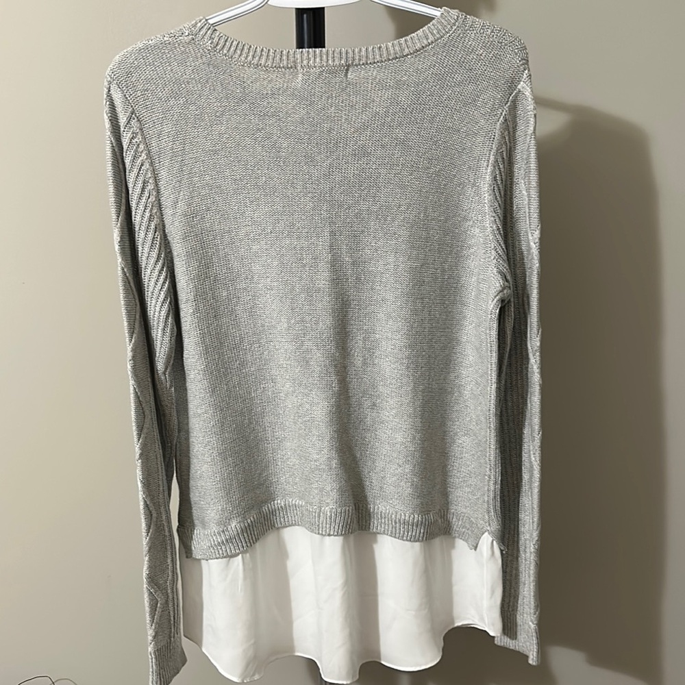 Sz L🇨🇦⭐️NWT RW & CO Camber & Grace Grey Knit Sweater with Pearl Detail - Picture 6 of 10